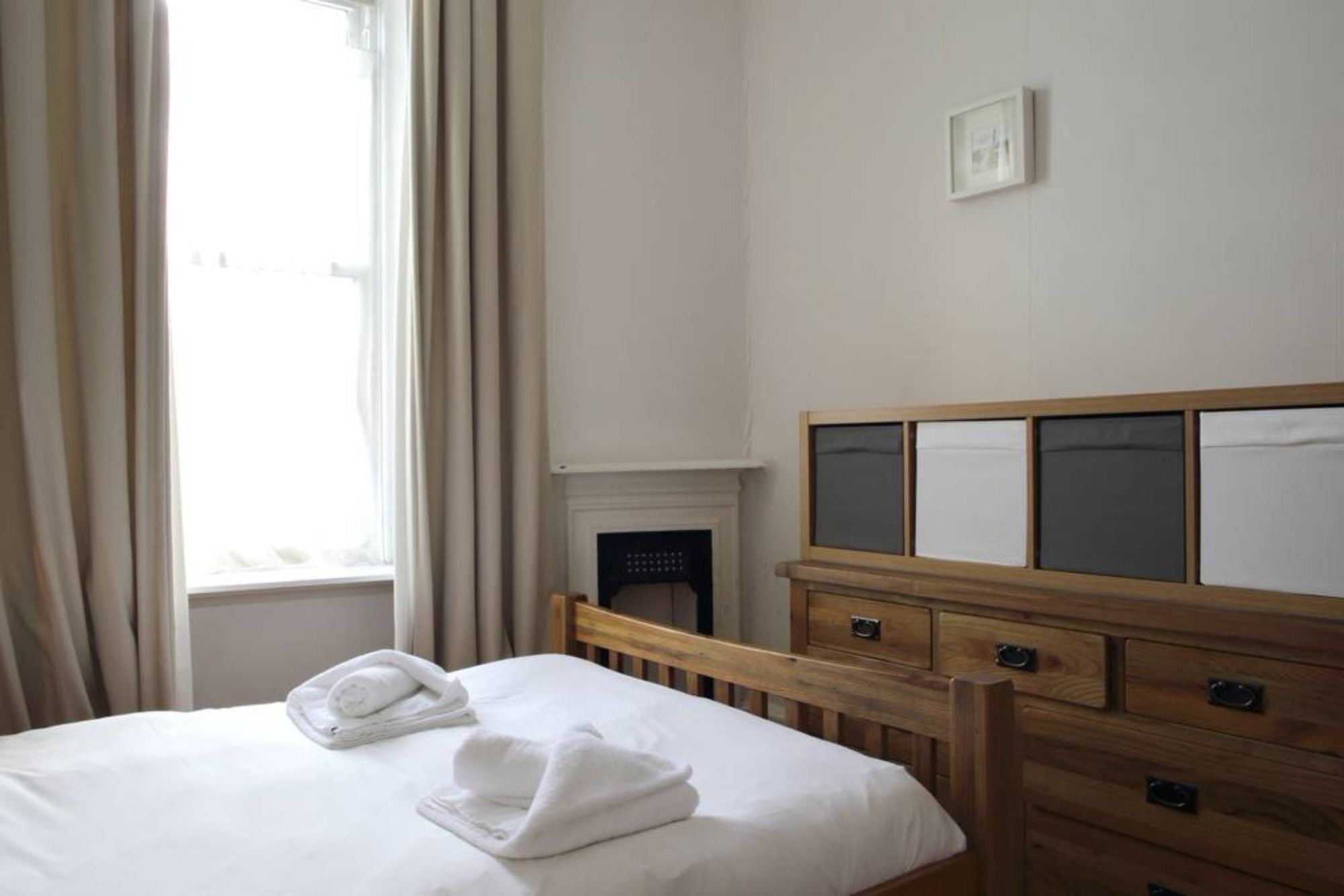 Фото Central and Spacious 2 Bedroom Flat With Garden