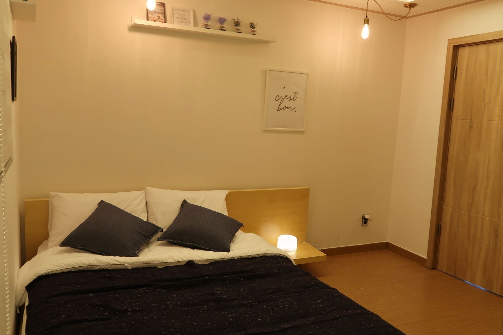 Фото Huayuan House Hongdae - Hostel