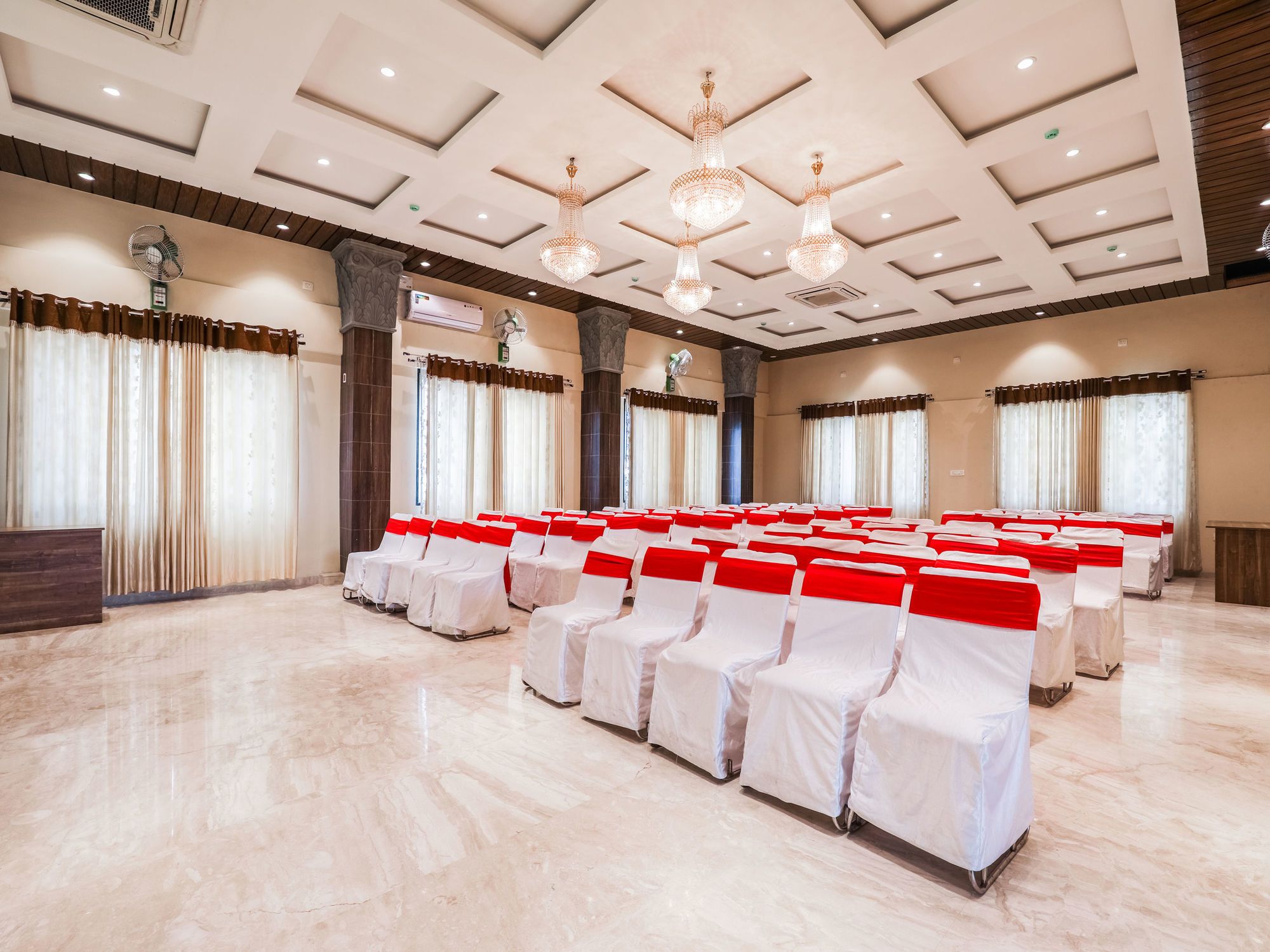 Фото Oyo 14244 Loya Legend