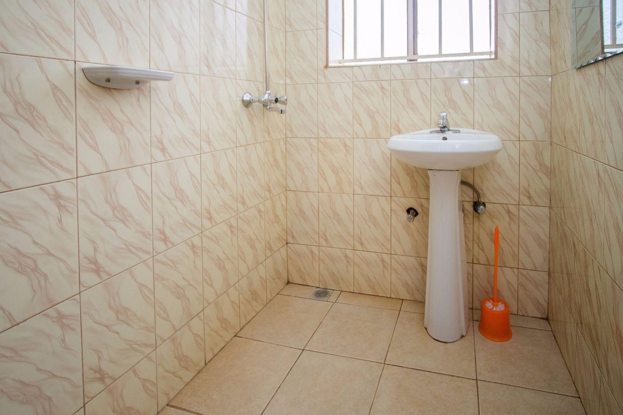 Фото Makerere Serene Hotel