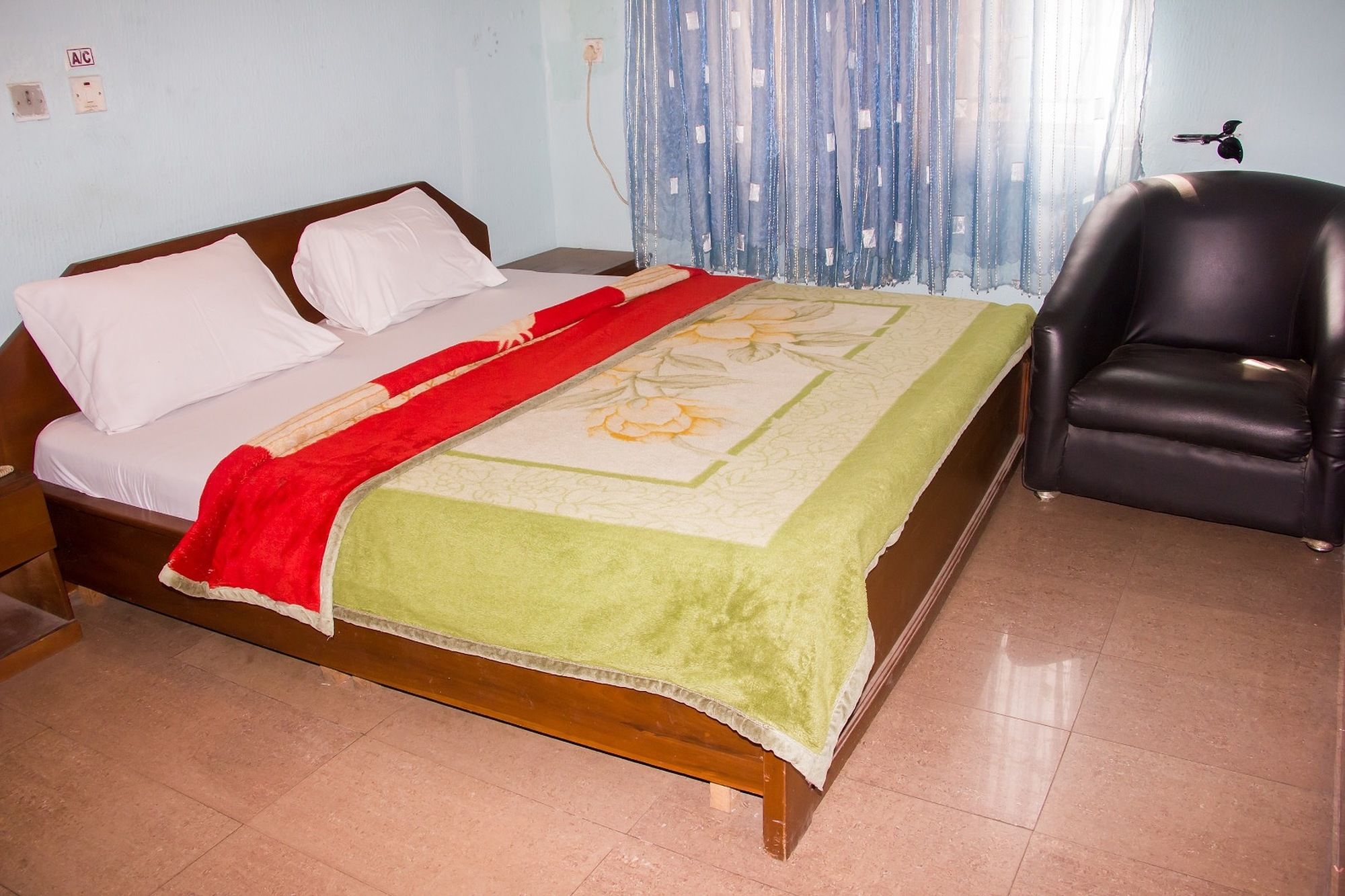 Фото Creme Suites & Hotel