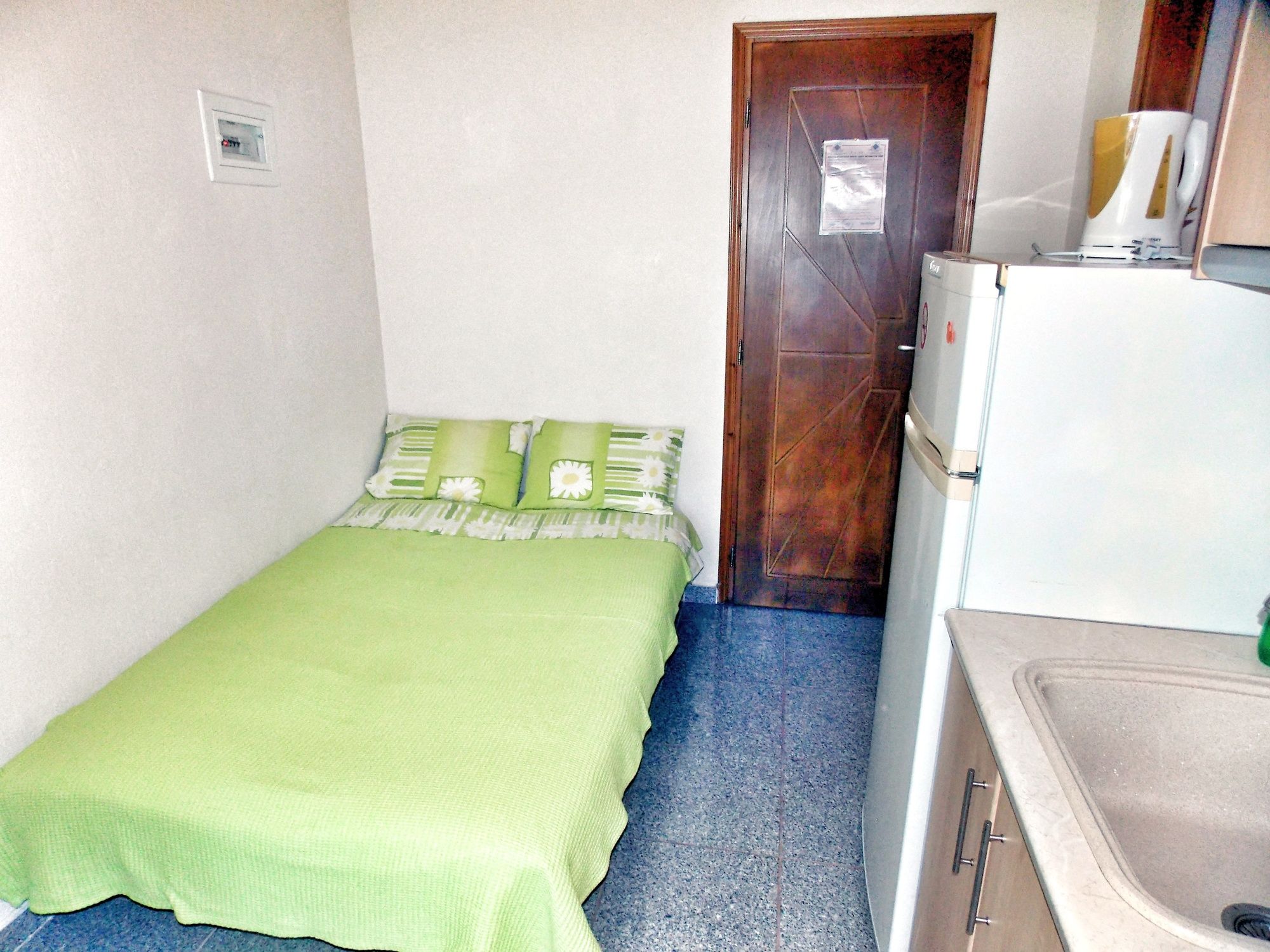 Фото Nikos Apartments