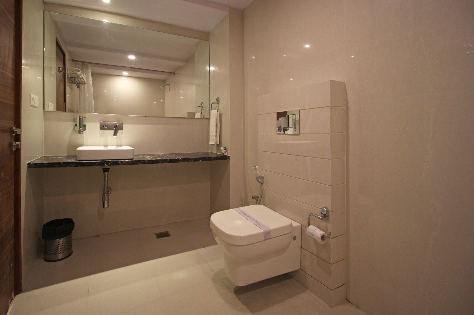 Фото The Shanti Plaza