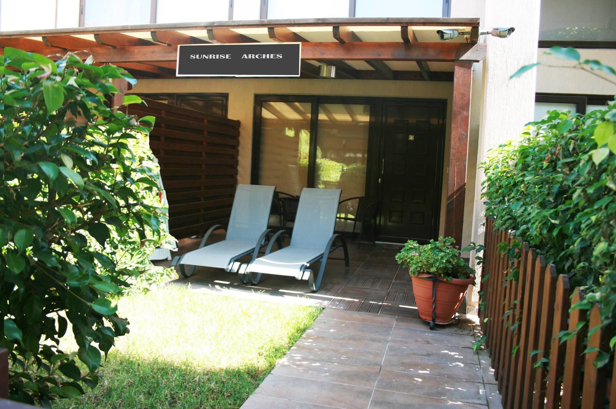 Фото Sunrise Arches Apartments