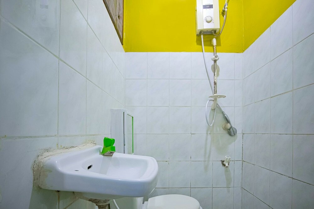 Фото Oyo 749 La Maria Pension And Tourist Inn Hotel