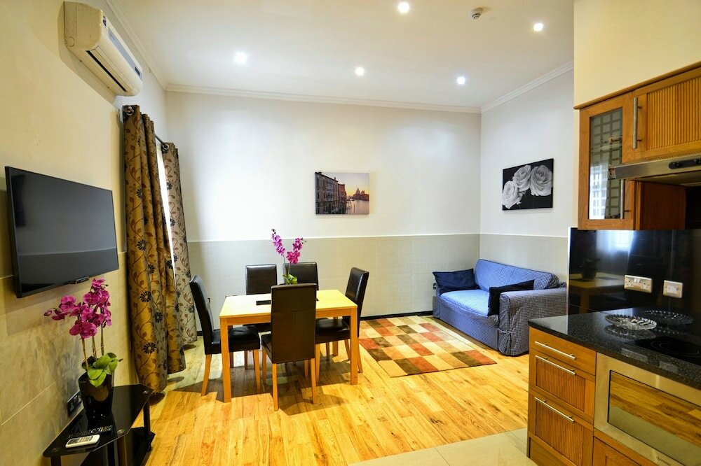 Фото Hyde Park Apartments