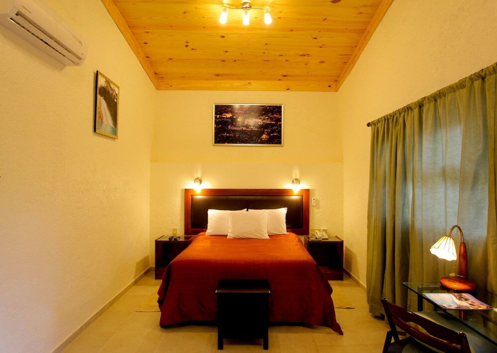 Фото La Reserve Hotel