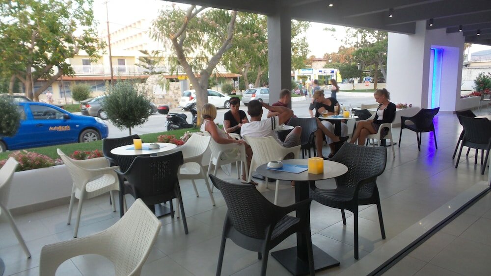 Фото Cosmopolitan Hotel