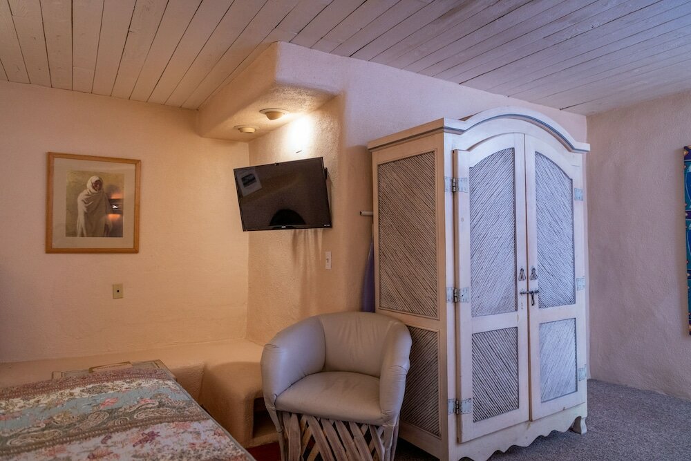 Фото The Historic Taos Inn