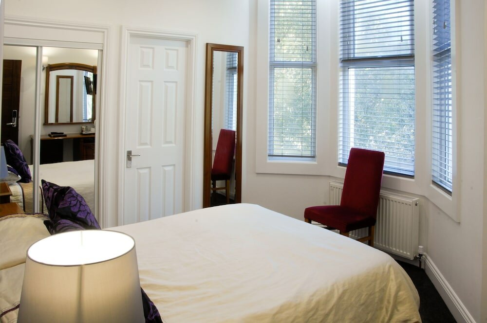 Фото New Westcliff Hotel