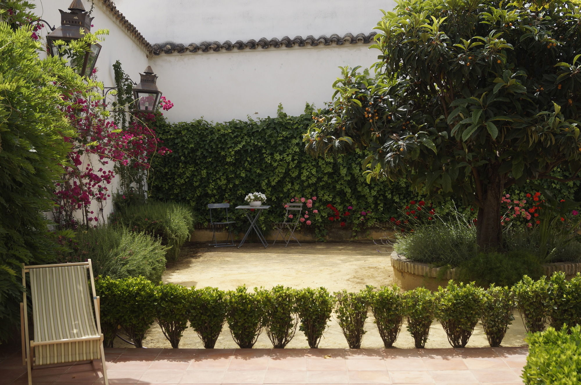 Фото Apartamentos Los Patios de la Judería