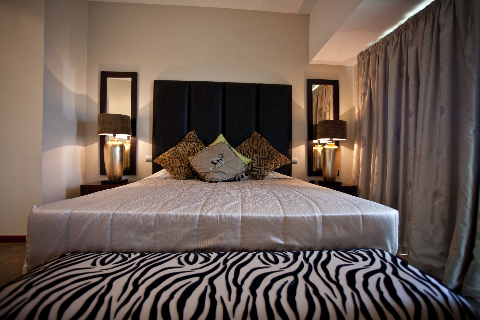 Фото Aparthotel Mil Cidades