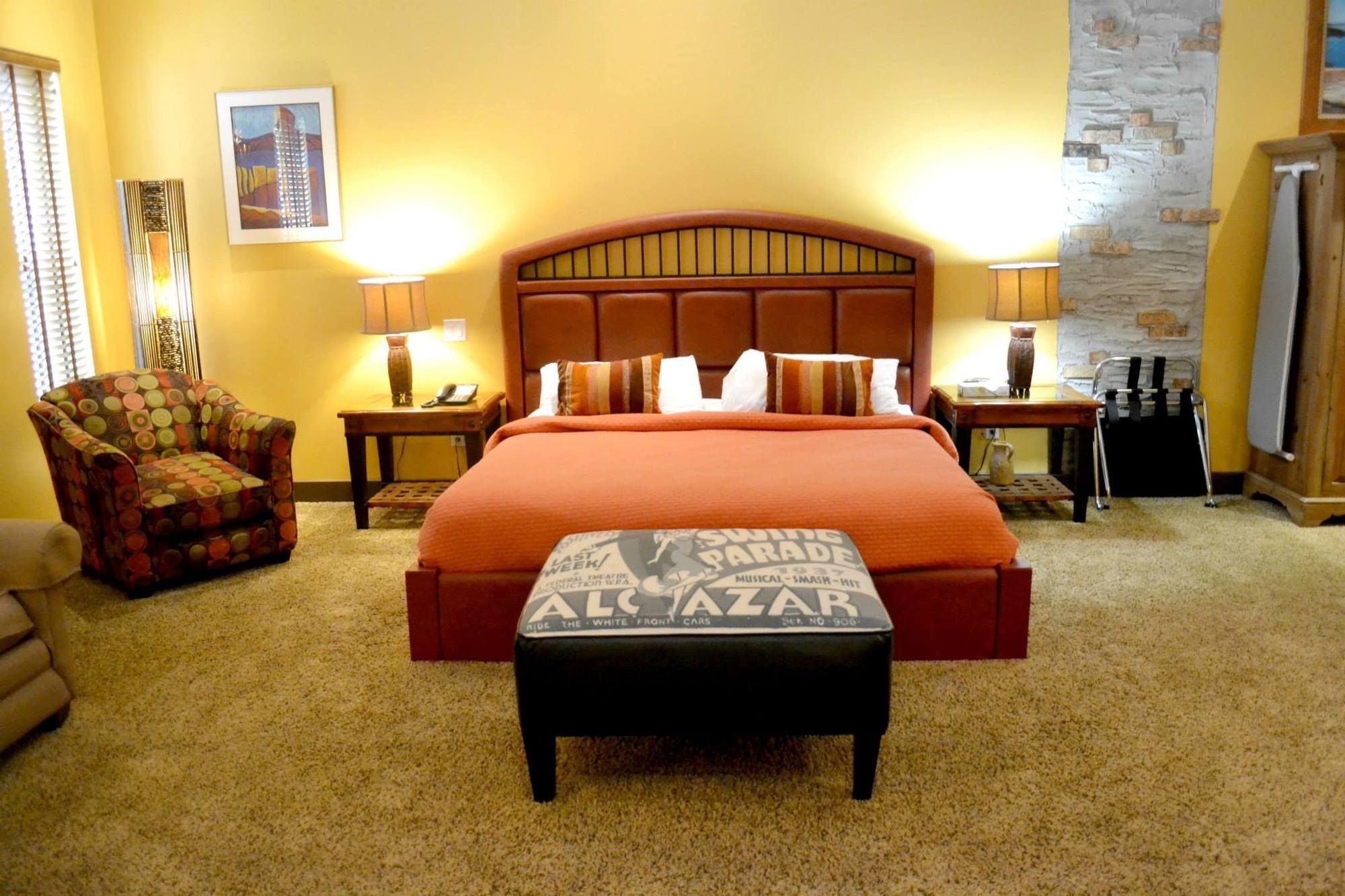 Фото Retro Suites Hotel