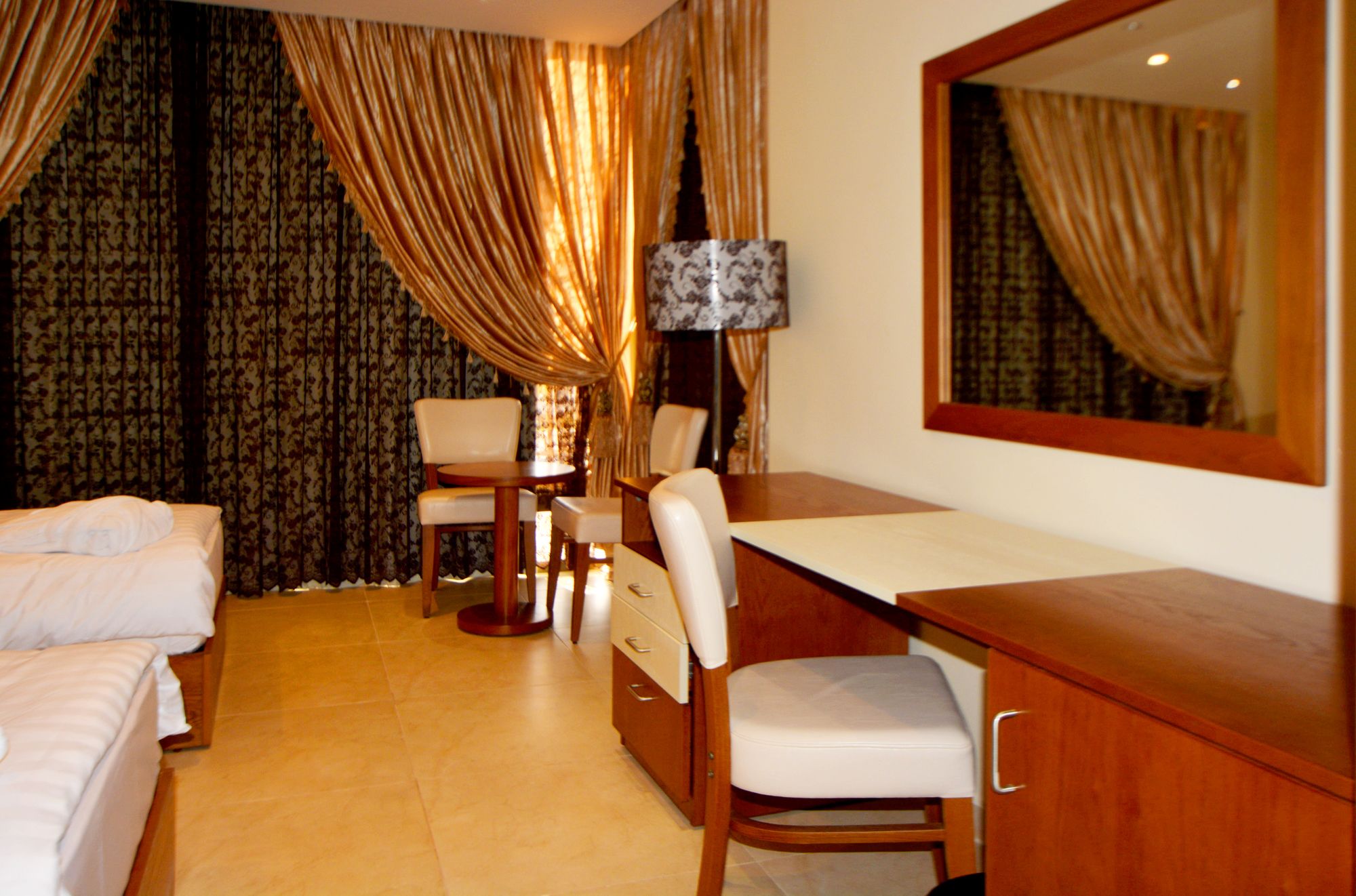 Фото Public Security Hotel & Chalets