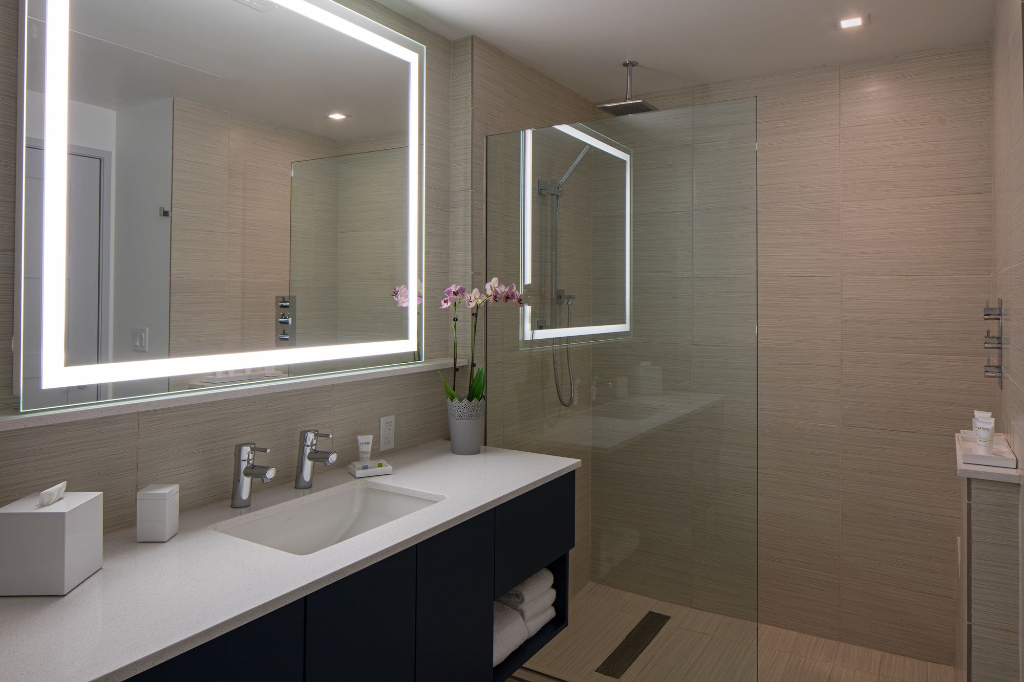 Фото The Frances Modern Inn