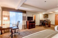 Фото Holiday Inn Express Hotel & Suites Carlsbad Beach, an Ihg Hotel