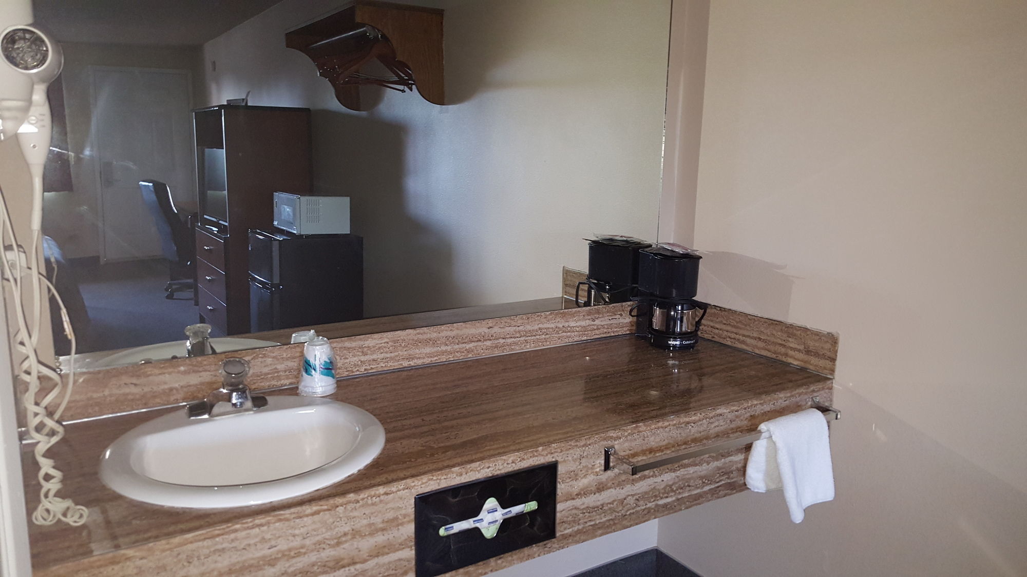 Фото Smokey Point Motor Inn