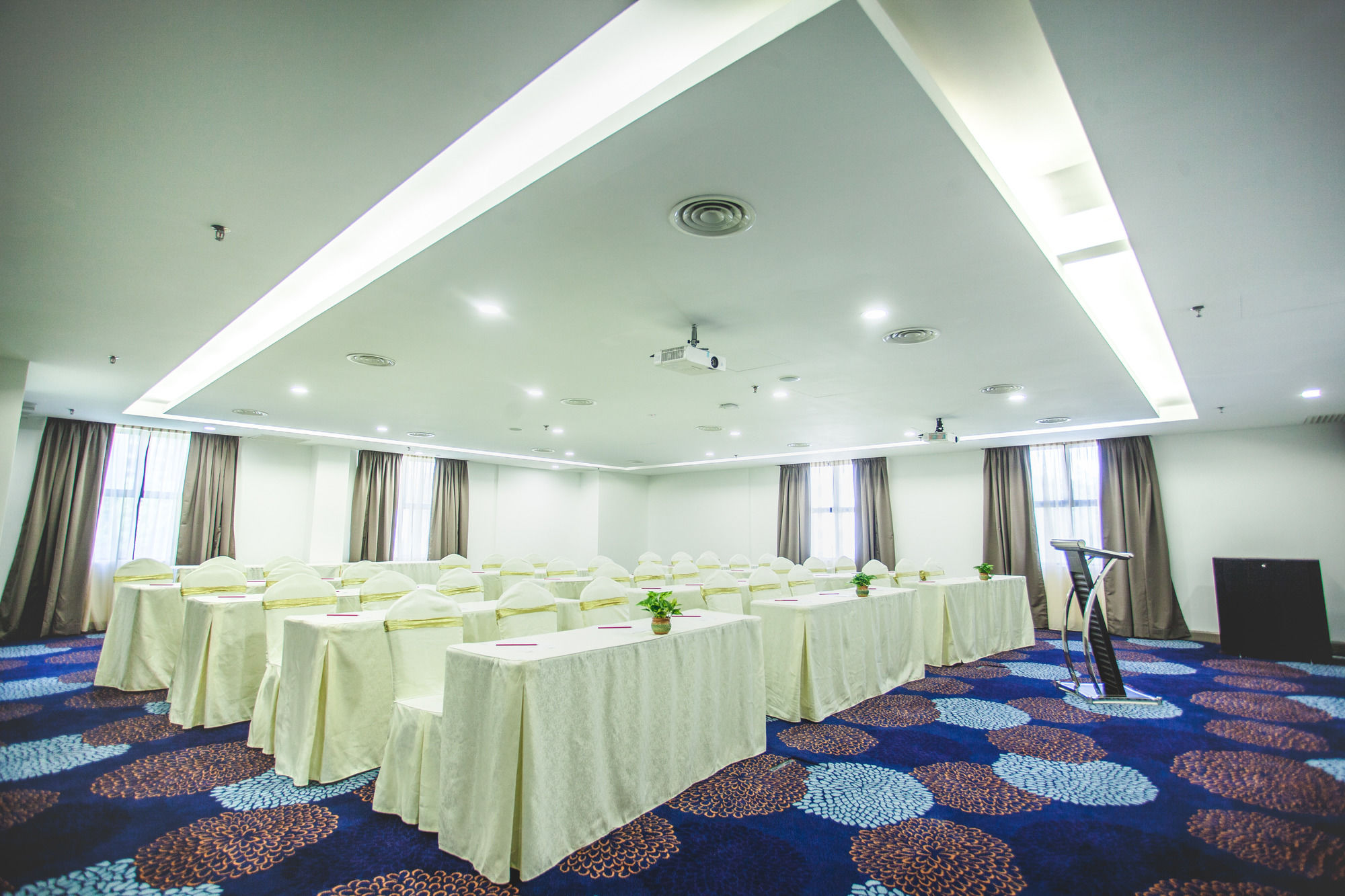 Фото Verdant Hill Hotel