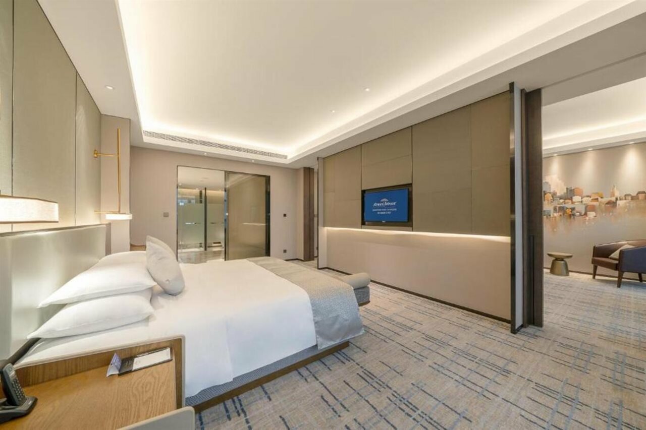 Фото Howard Johnson Wyndham Downtown Hotel Chongqing