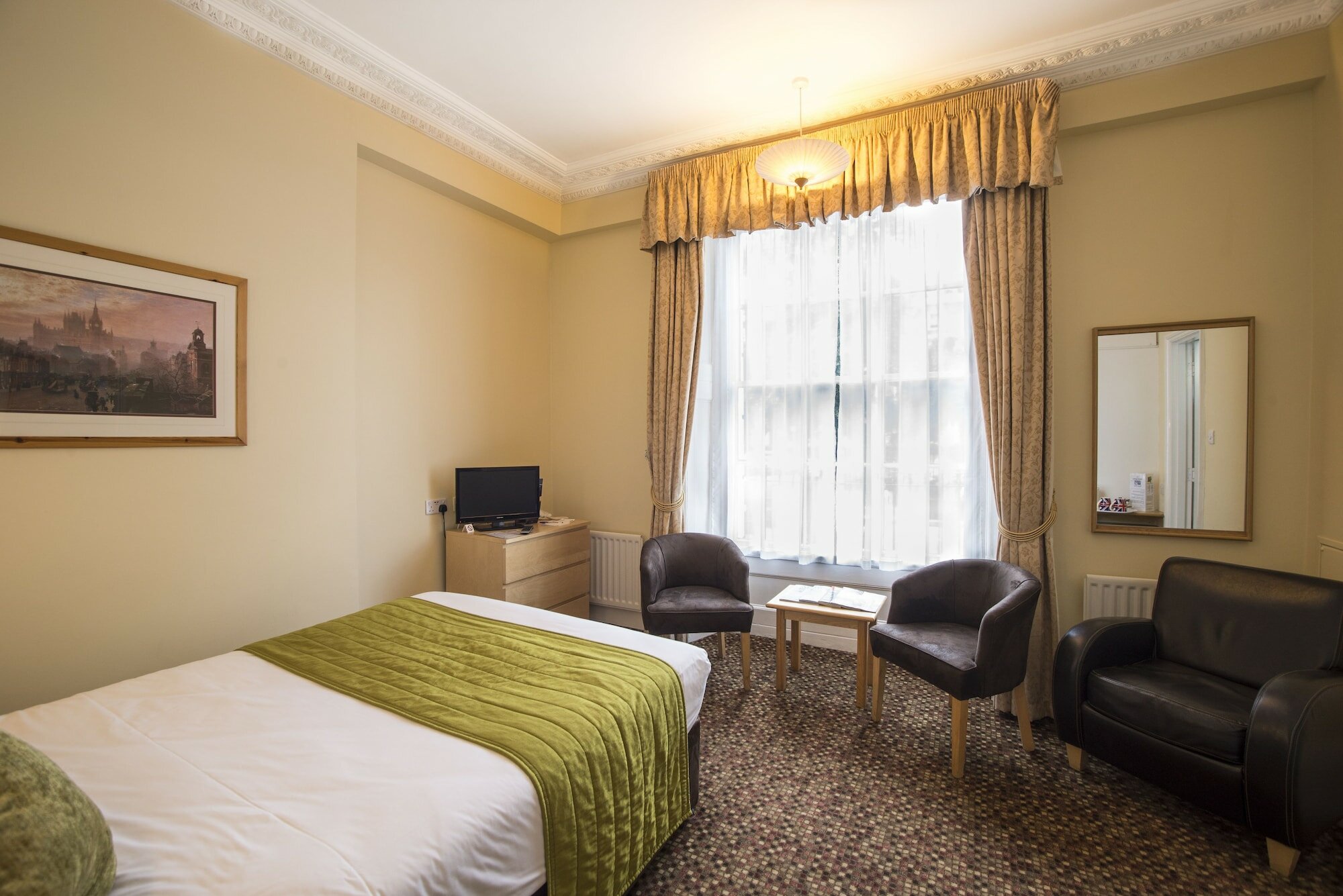 Фото отеля 2