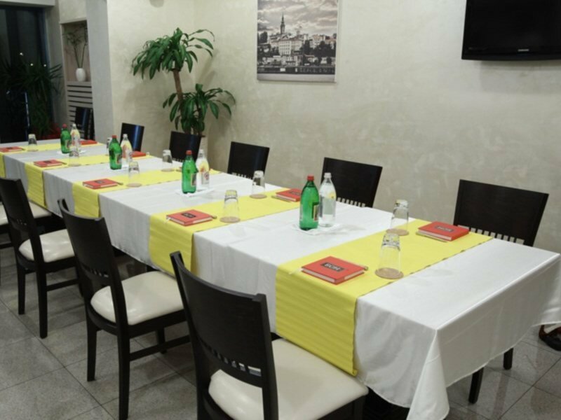 Фото Euro Garni Hotel