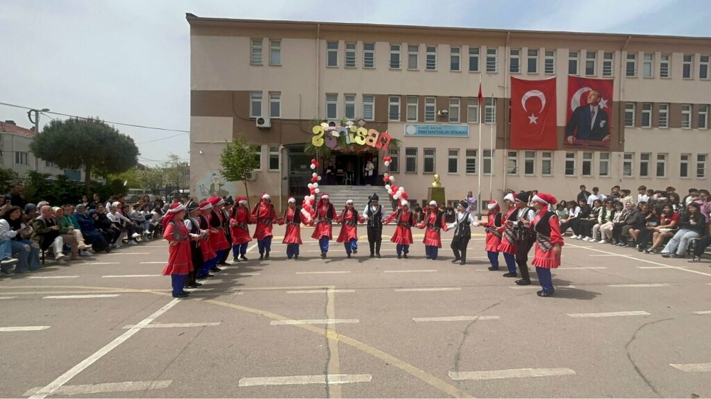 School Tradesmen and Artisans Middle School, Bandirma, photo