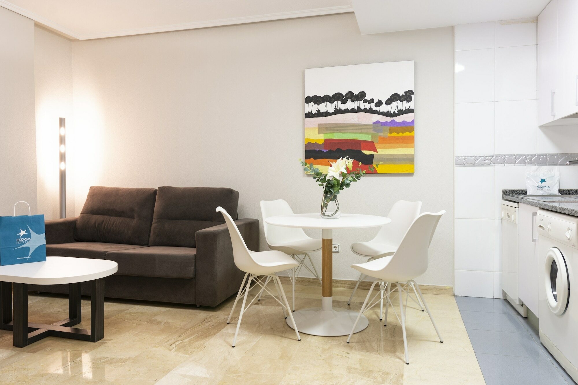 Фото Apartahotel Los Girasoles