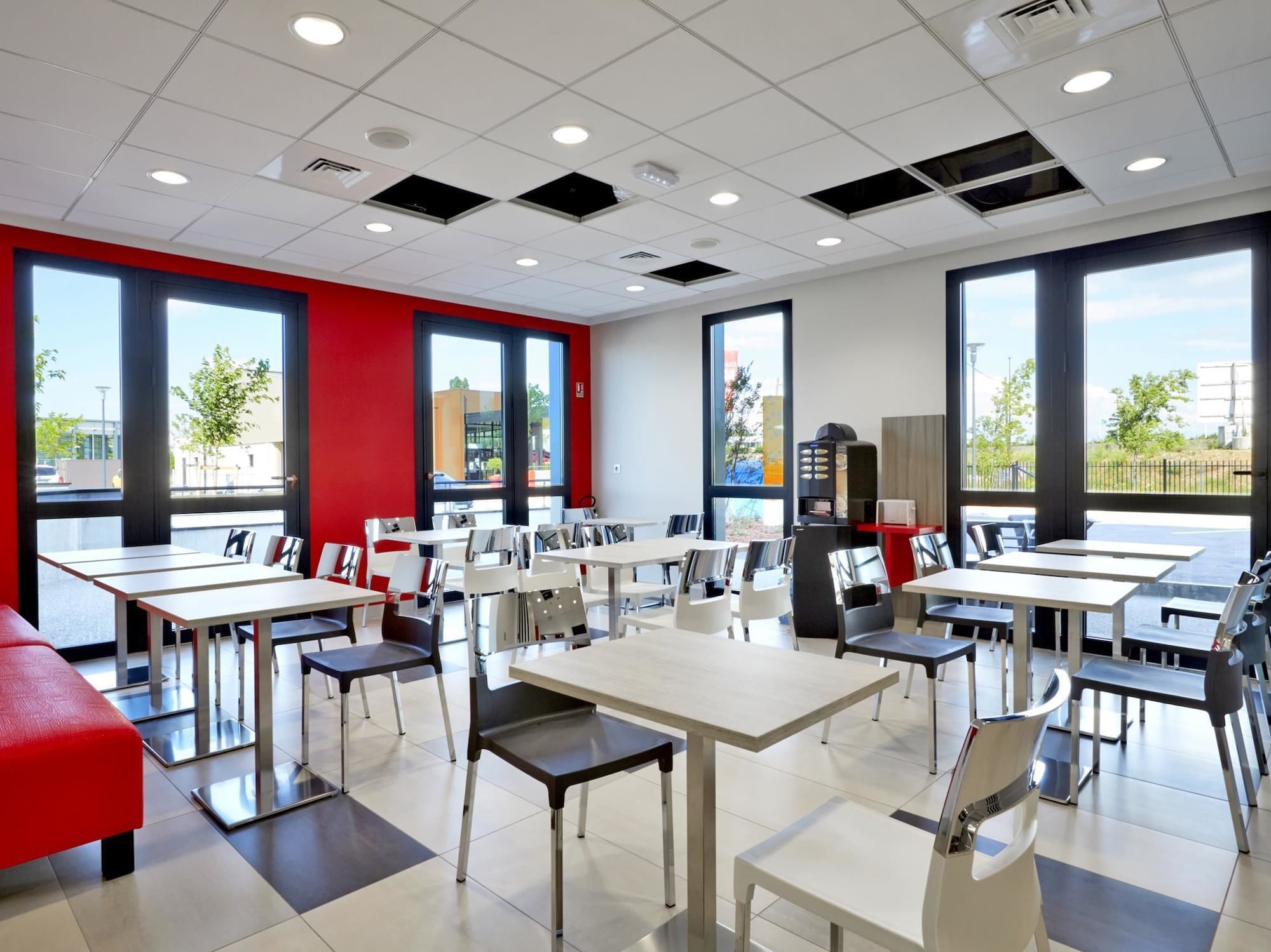 Фото Première Classe Lyon Est - Saint-Priest Eurexpo