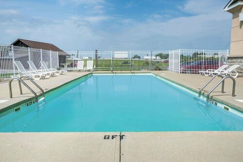 Гостиница Super 8 by Wyndham Indianapolis/NE/Castleton Area