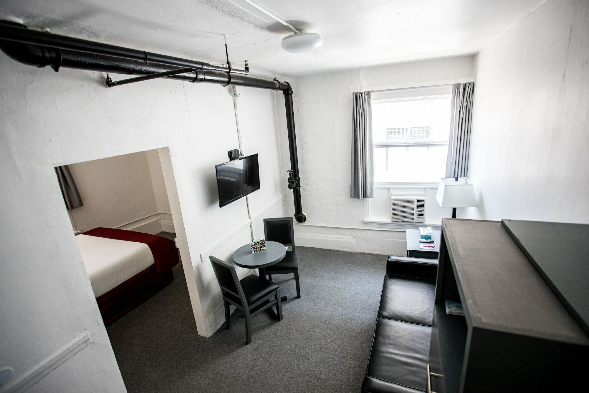 Фото The American Hotel