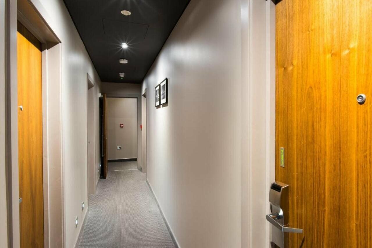 Фото London Court Hotel