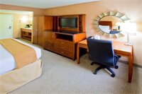 Фото Holiday Inn Express Fairfax - Arlington Boulevard, an Ihg Hotel
