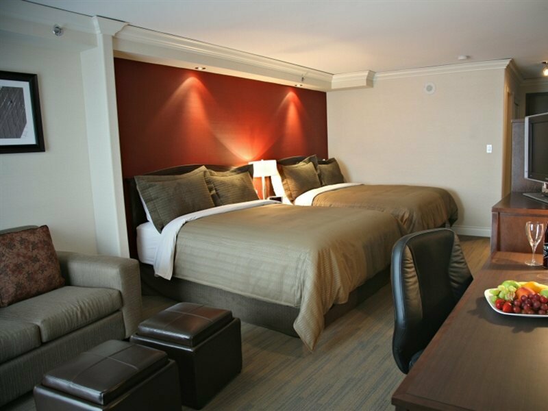 Фото Sandman Signature Toronto Airport Hotel