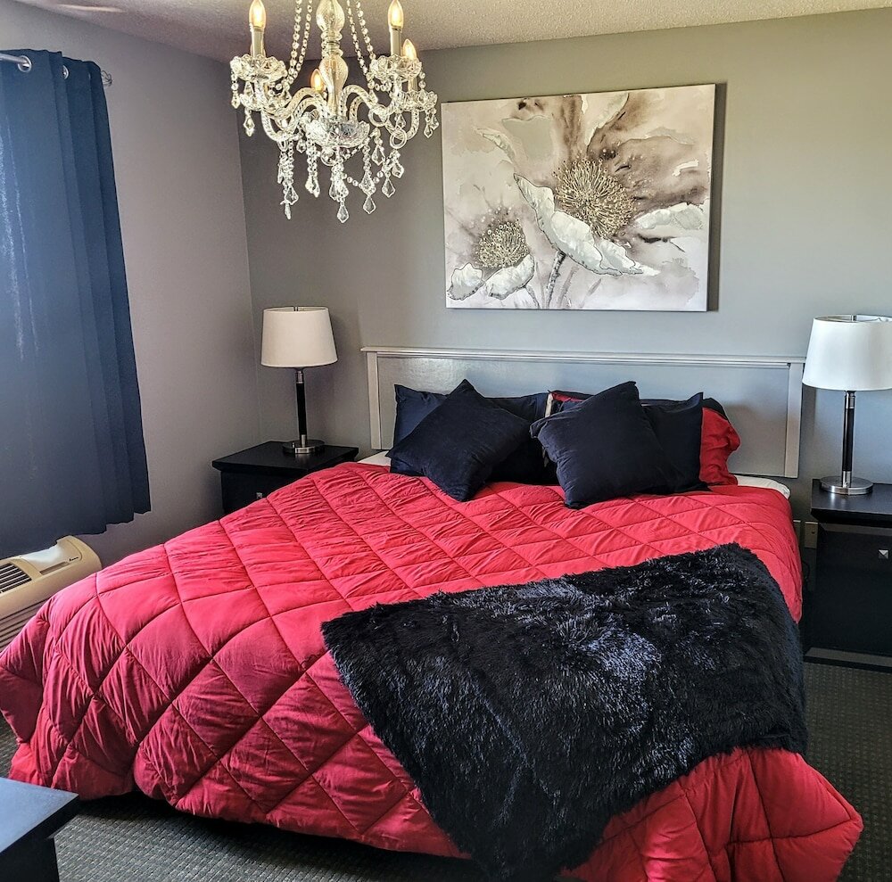 Фото Service Plus Inns & Suites Drayton Valley