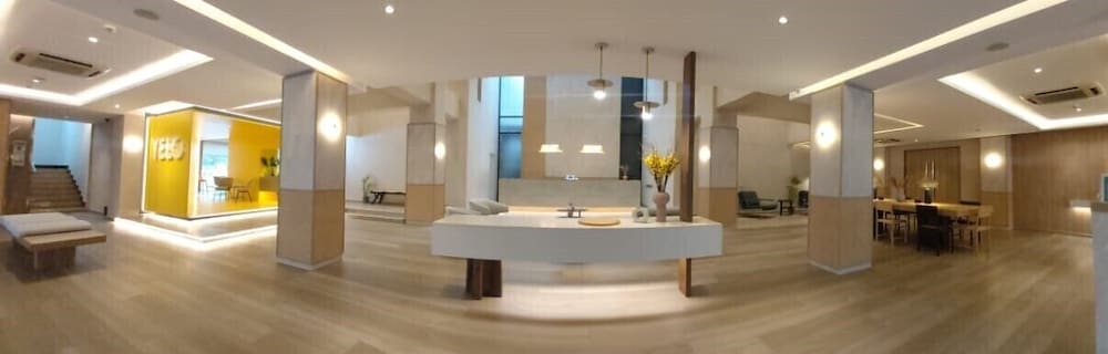 Фото The Brunei Hotel