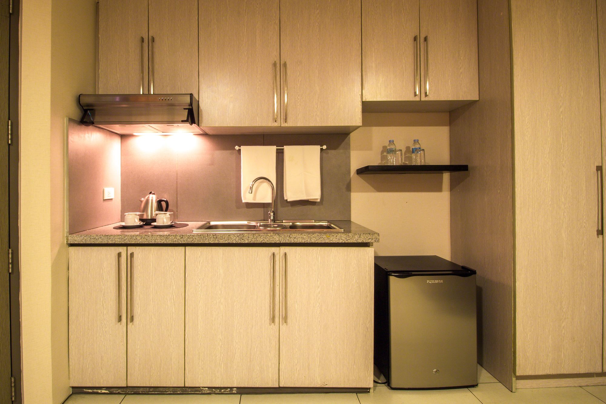 Фото Jade Hotel & Suites