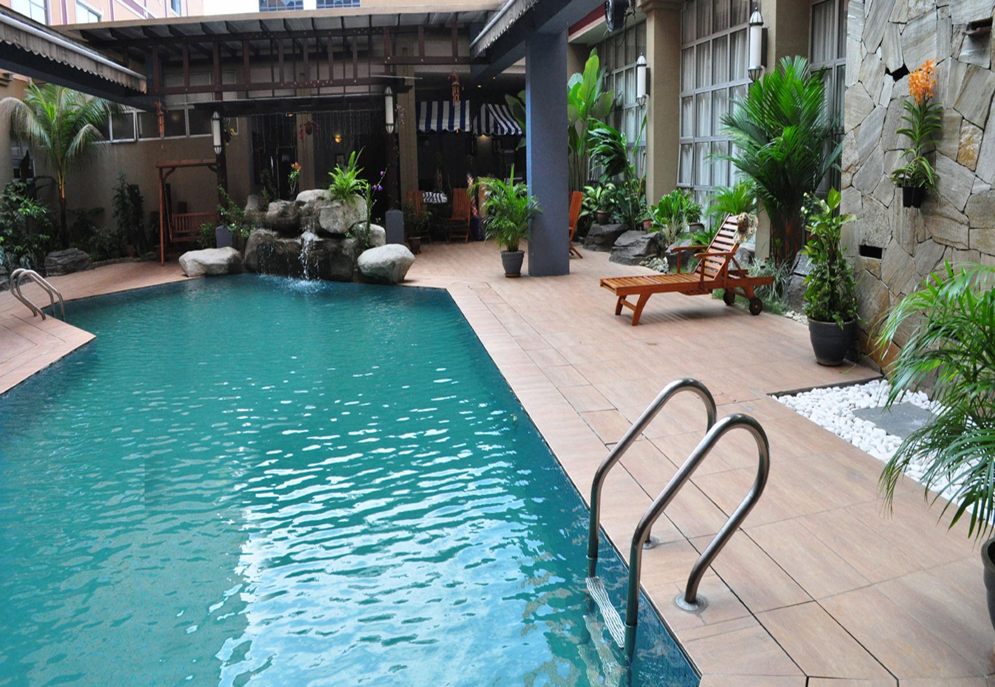 Фото Hotel Maluri