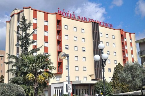 Внешний вид отеля Hotel San Francesco в Ренде, фото 1
