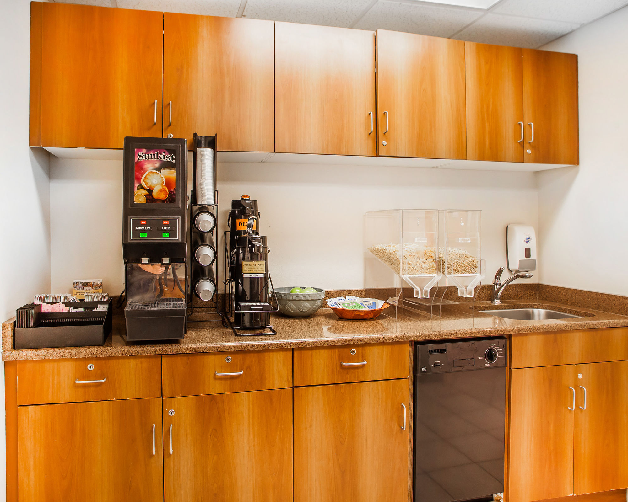 Фото Econo Lodge Inn & Suites Fairgrounds