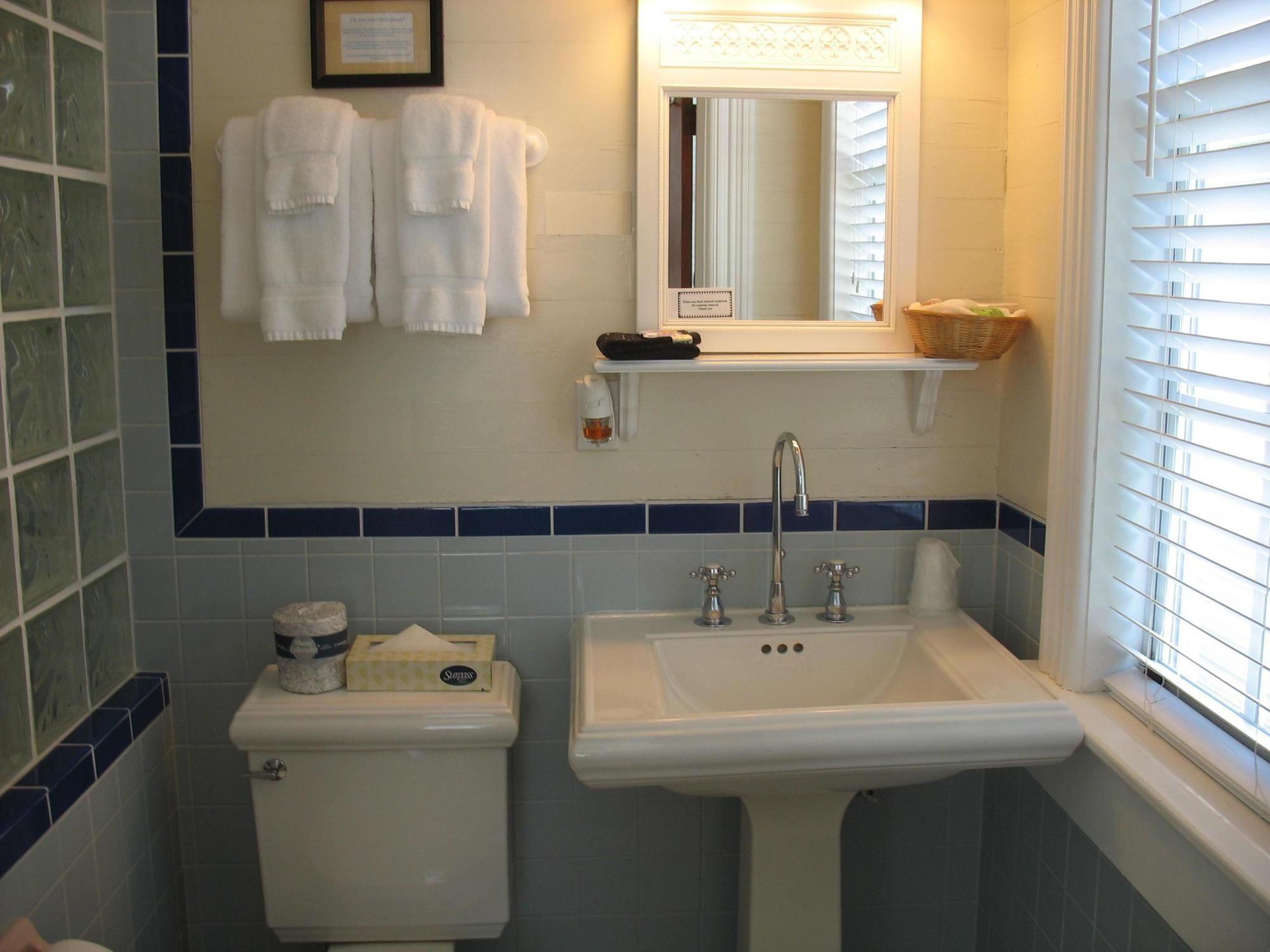 Фото The Guesthouses at Southernmost Beach Resort