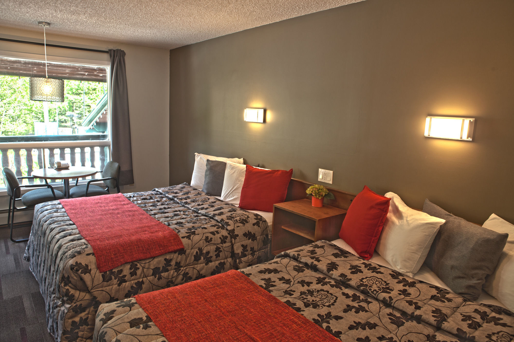 Фото Rundle Mountain Lodge