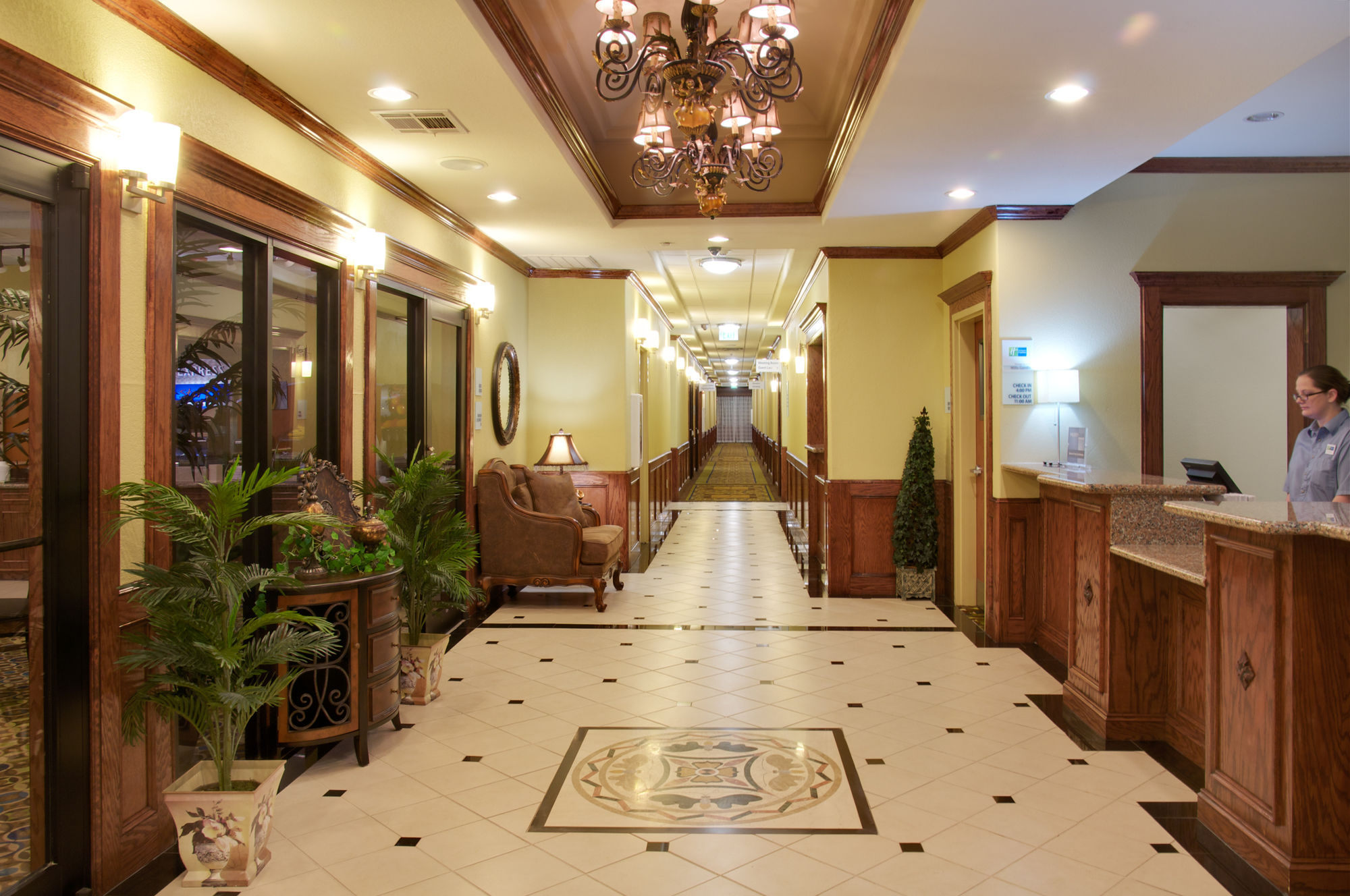 Фото Holiday Inn Express Hotel & Suites Galveston West-Seawall, an Ihg Hotel