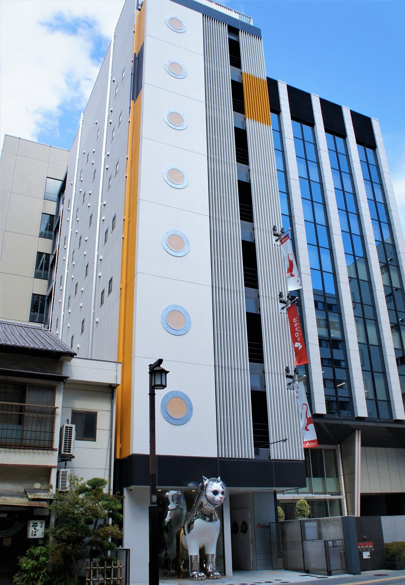 Фото WeBase Hakata Hostel