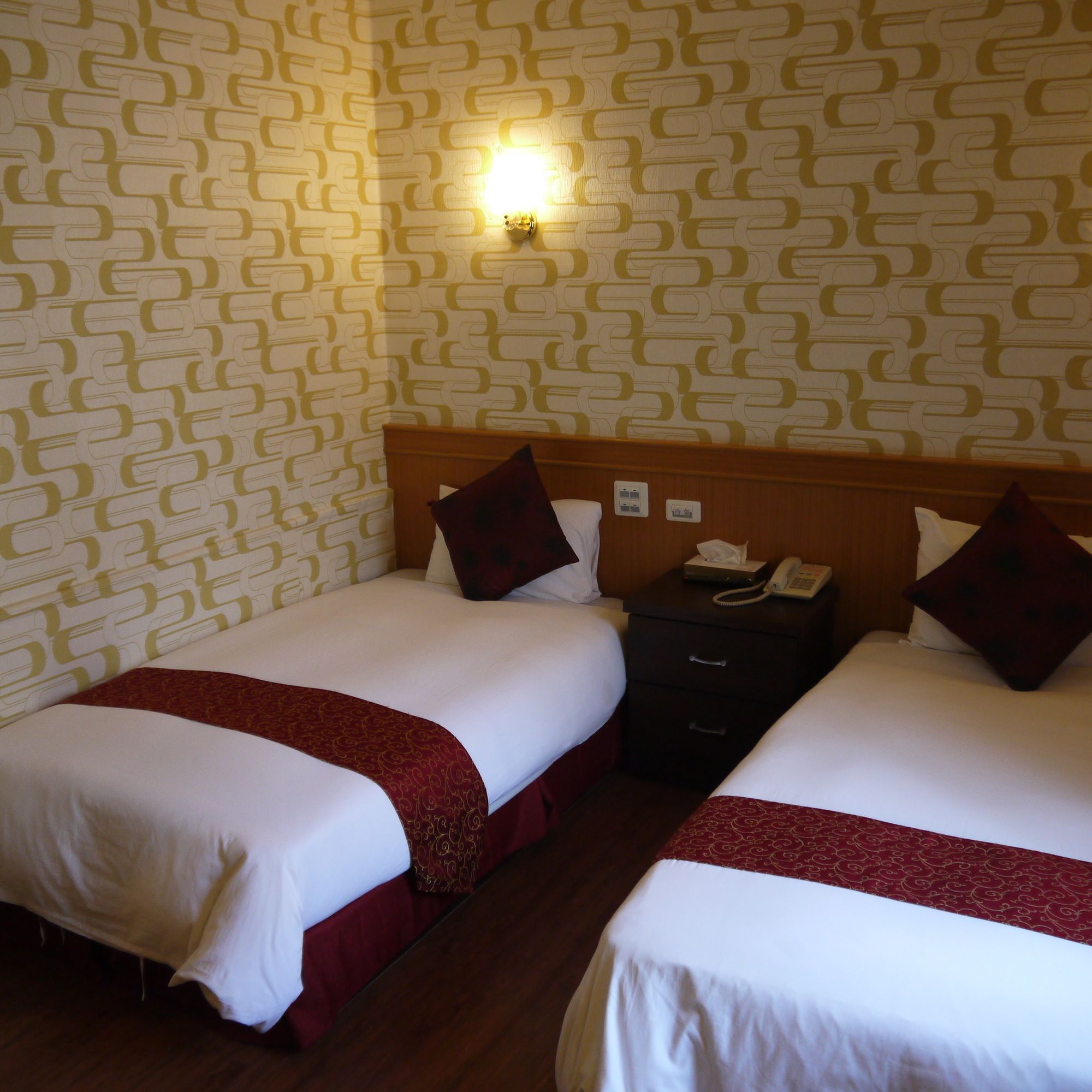 Фото Chiayi Crown Hotel