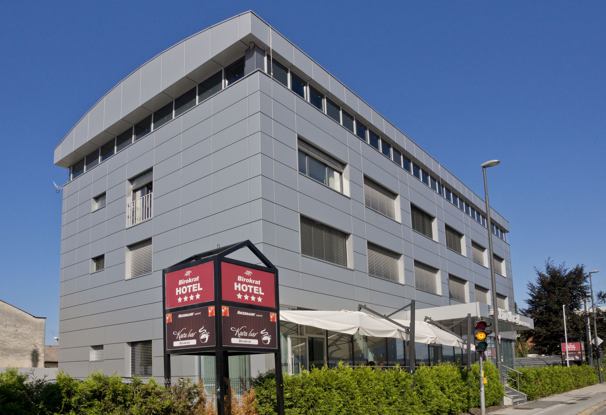 Фото отеля 2