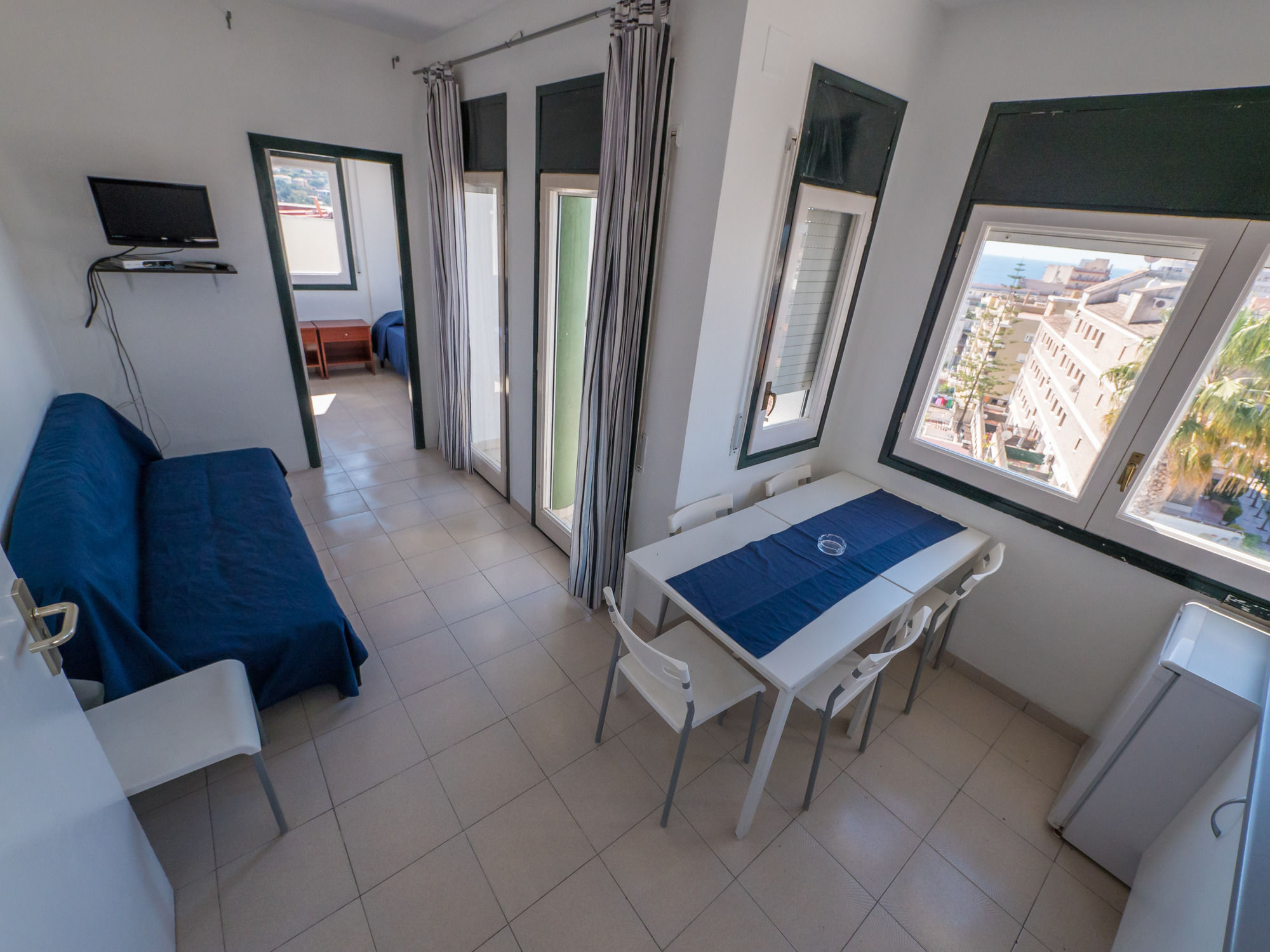 Фото Apartaments Ar Melrose Place