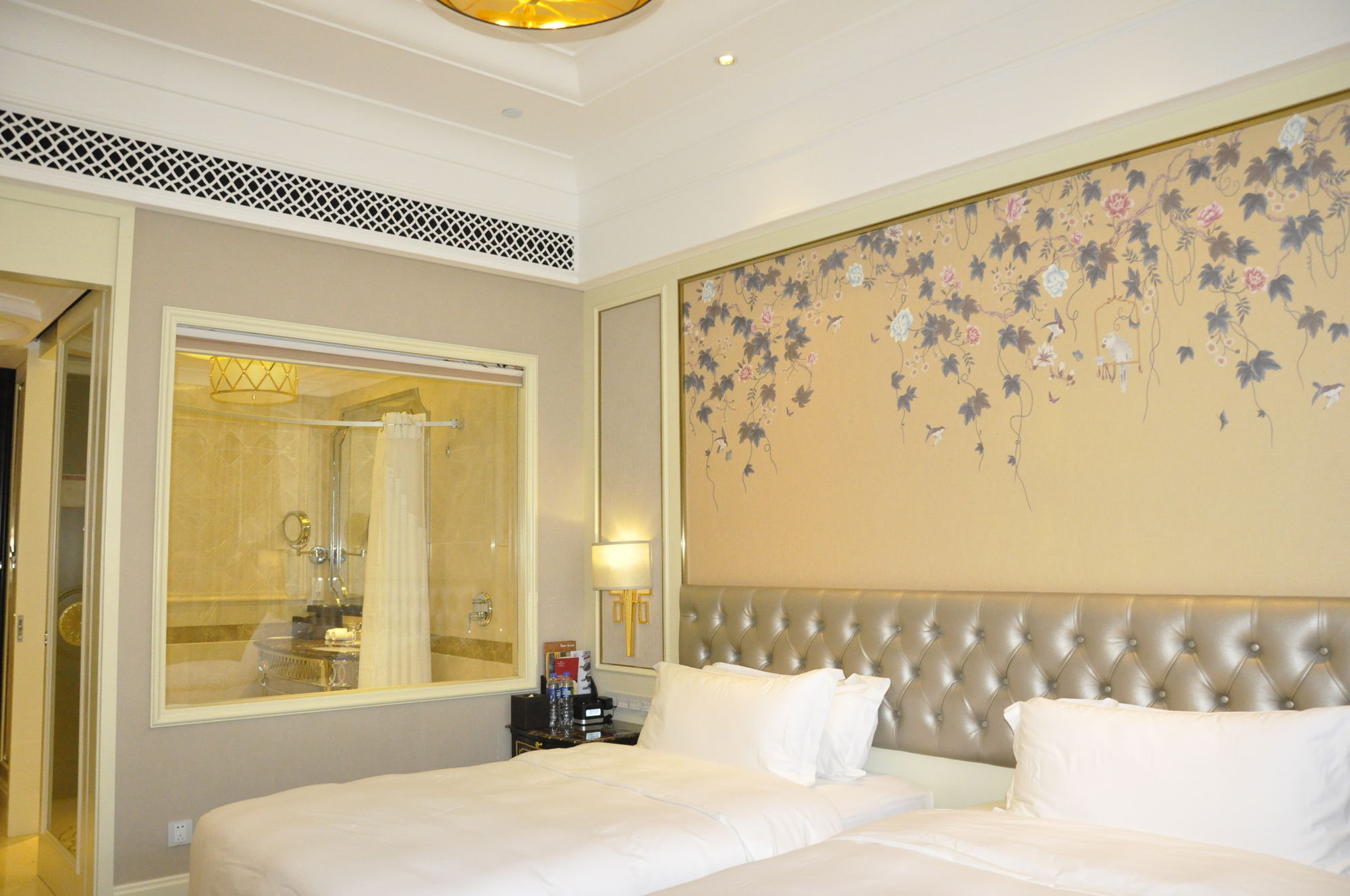 Фото Holiday Inn Zhengzhou, an Ihg Hotel