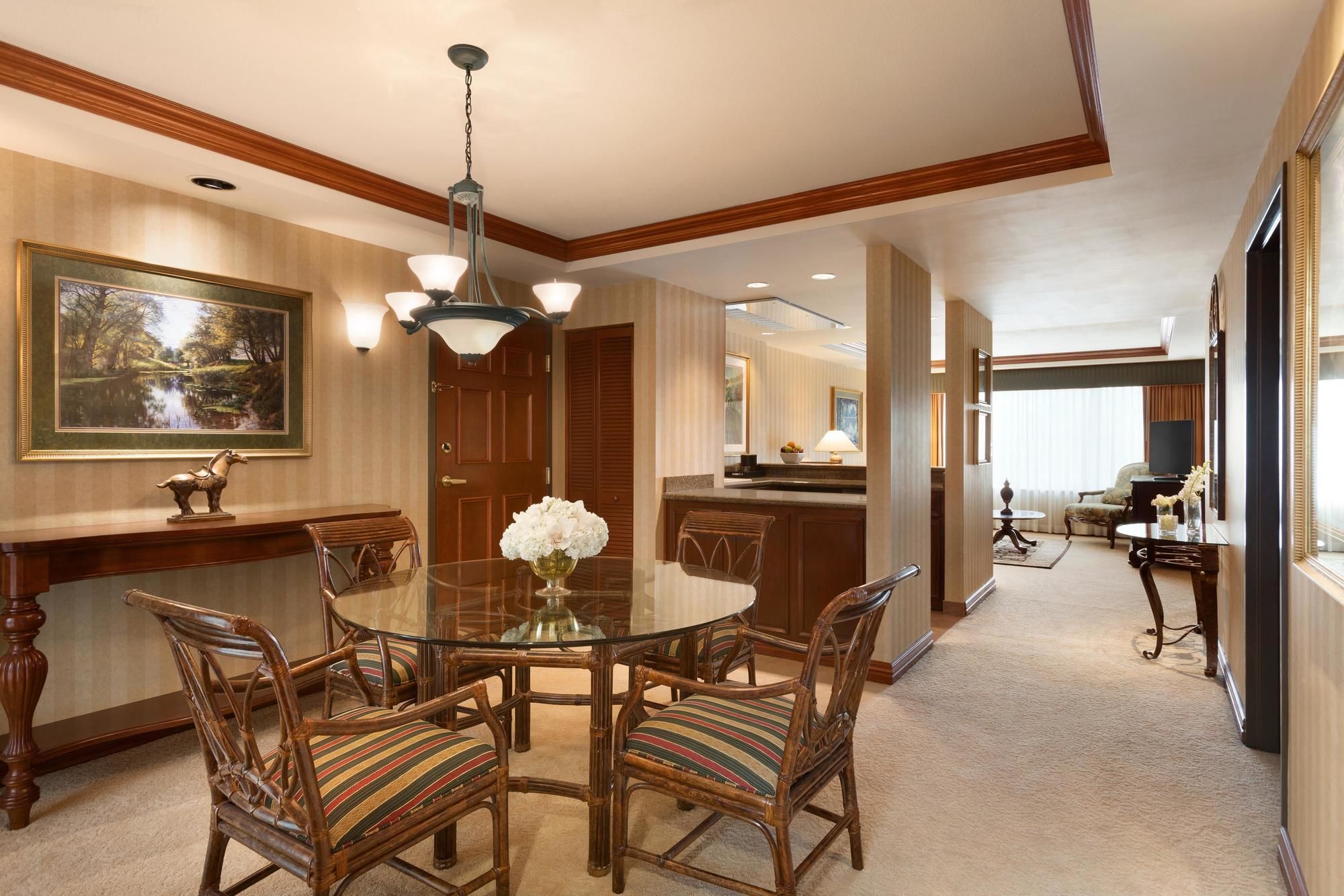 Фото Embassy Suites Charleston