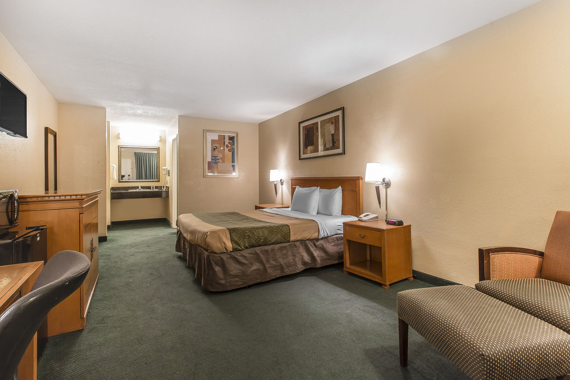 Фото Econo Lodge Inn & Suites El Cajon San Diego East