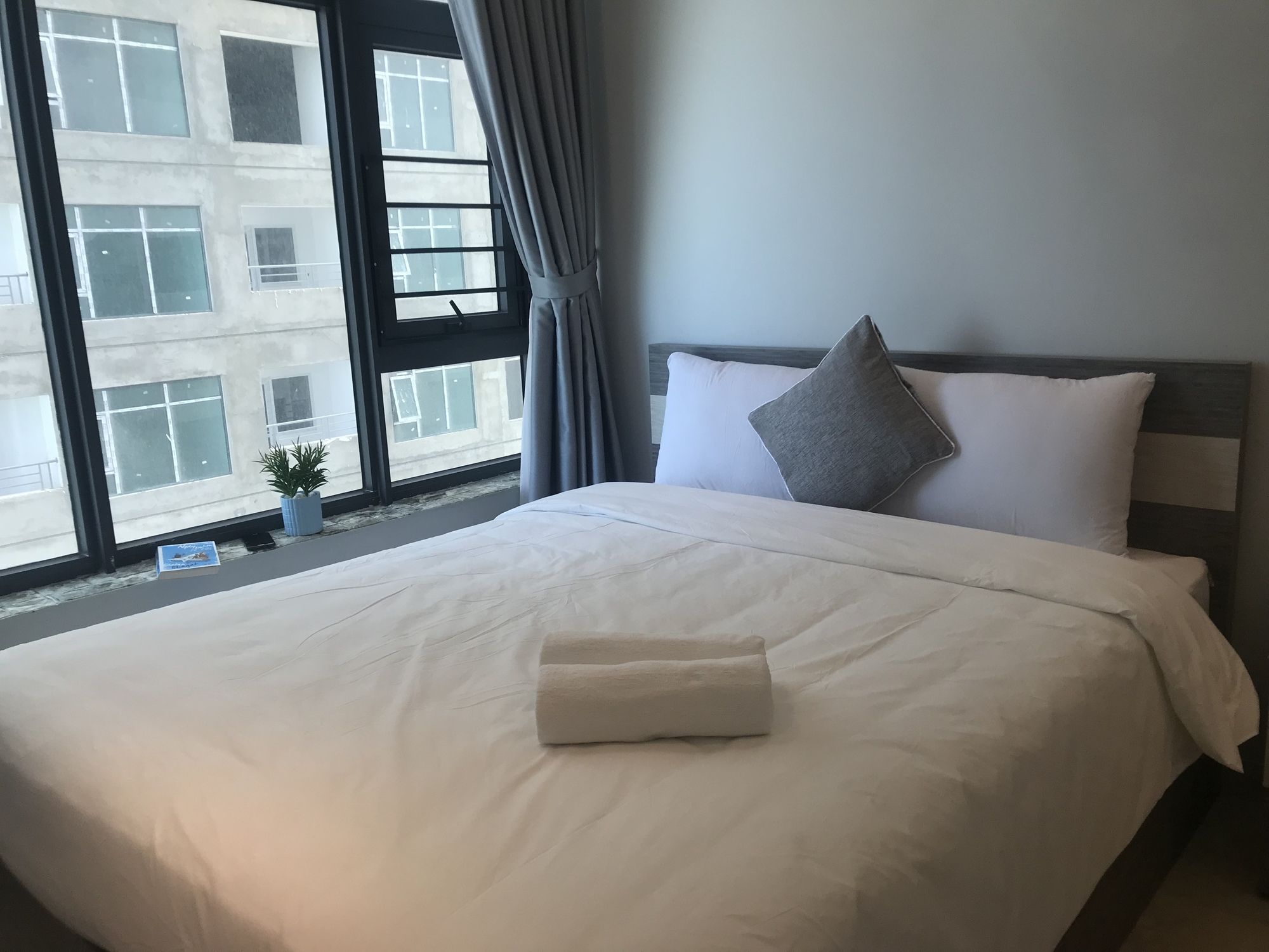 Фото Handy Beachfront Apartment